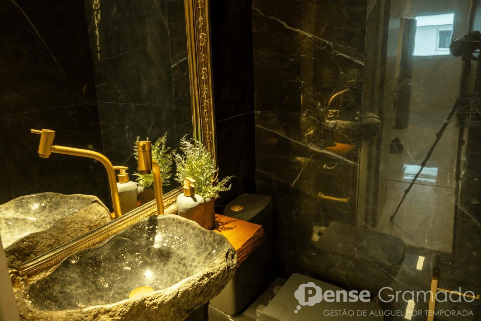Apartamento 2 Suites - 650M Da Rua Coberta Gramado Exterior foto
